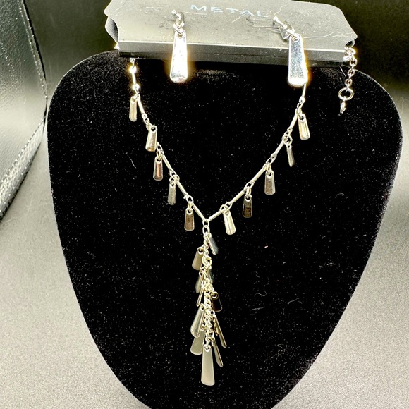Veronica M Jewelry - Matching earrings and necklace set silver